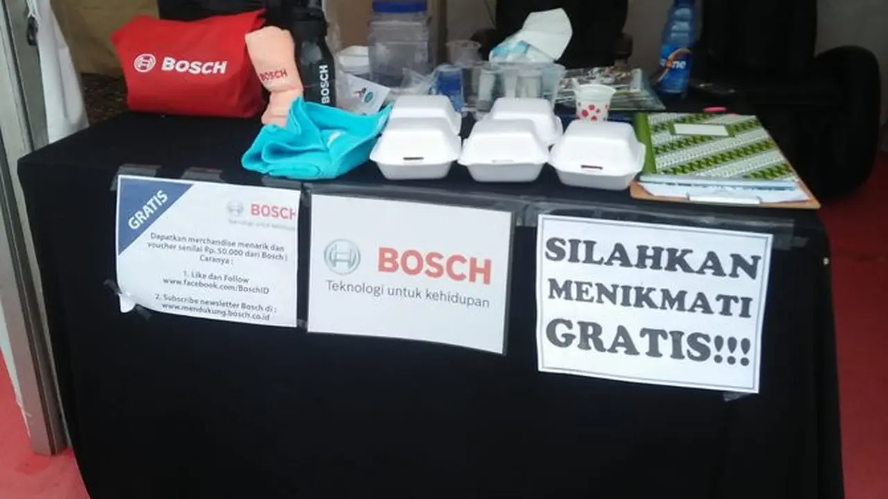 Fasilitas gratis bagi para pemudik yang melintasi jalan utama Pantura Karawang. (Merdeka.com)