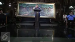 Ketua Umum Partai Demokrat Susilo Bambang Yudhoyono (SBY) dalam konferensi persnya di Cikeas, Bogor, Rabu (2/11). Dalam kesempatan itu SBY juga berbicara mengenai TPF Munir, kekayaan SBY dan rumah pemberian negara di Jakarta (Liputan6.com/Herman Zakharia)
