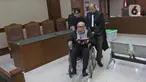Terdakwa Kivlan Zen meninggalkan ruangan usai memberikan kesaksian dalam sidang kasus kepemilikan senjata api ilegal di Pengadilan Negeri Jakarta Pusat, Selasa (7/1/2020). Kivlan menjadi saksi untuk terdakwa Habil Marati atas kasus kepemilikan senjata api ilegal. (Liputan6.com/Herman Zakharia)