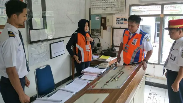 Seluruh infrastruktur dan peralatan PT KAI dipastikan dalam kondisi siap untuk menghadapi angkutan natal dan tahun baru 2018. (Foto: Liputan6.com/KAI Daop 5/Muhamad Ridlo)