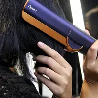 Dyson AirstraitTM Straightener untuk Mengeringkan dan Meluruskan Rambut. [Fimela/Adrian Putra]