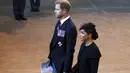 Pangeran Harry dan Meghan Markle menghadiri prosesi persemayaman mendiang Ratu Elizabeth II di Westminster Hall, London, 14 September 2022. (Christopher Furlong/Pool Photo via AP)