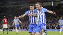 Para pemain Brighton & Hove Albion merayakan gol Pascal Gross (kanan) ke gawang Manchester United pada lanjutan Premier League di AMEX Stadium, Brighton, (4/5/2018). MU kalah 0-1 dari Brighton. (Gareth Fuller/PA via AP)