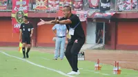 Pelatih Madura United, Fabio Lefundes. (Bola.com/Wahyu Pratama)