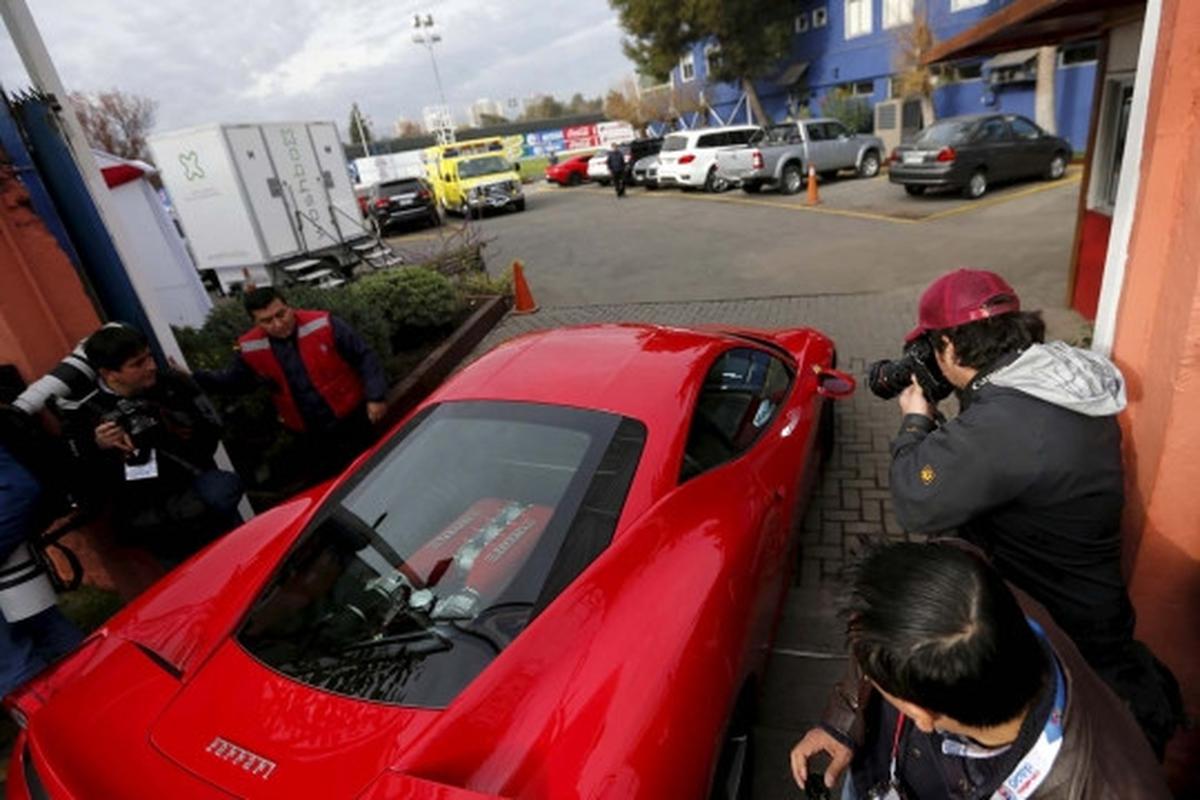 Ini kondisi mobil Arturo Vidal yang rusak parah usai kecelakaan