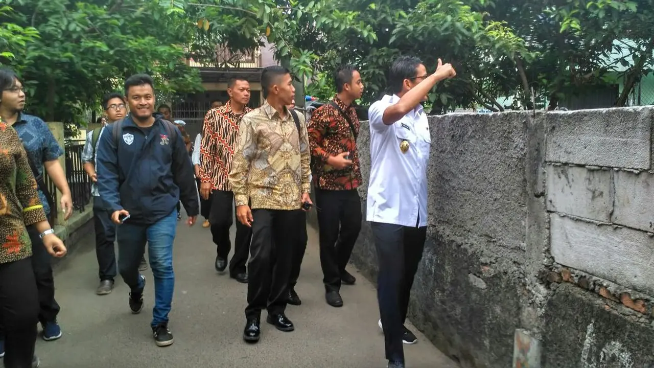 Sandiaga Uno Mengaku Tak Tahu Soal Aturan Wajib Pakai Pantofel
