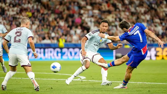 PSG Pertahankan Gelar Piala Super Eropa Usai Bekuk Aston Villa