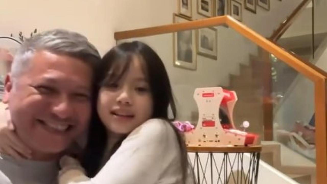 Ngaku Nyesel Nggak Belajar Alat Musik, Ini Momen Manis Gading Marten dan Gempi Cover Lagu 'Baby' Justin Bieber