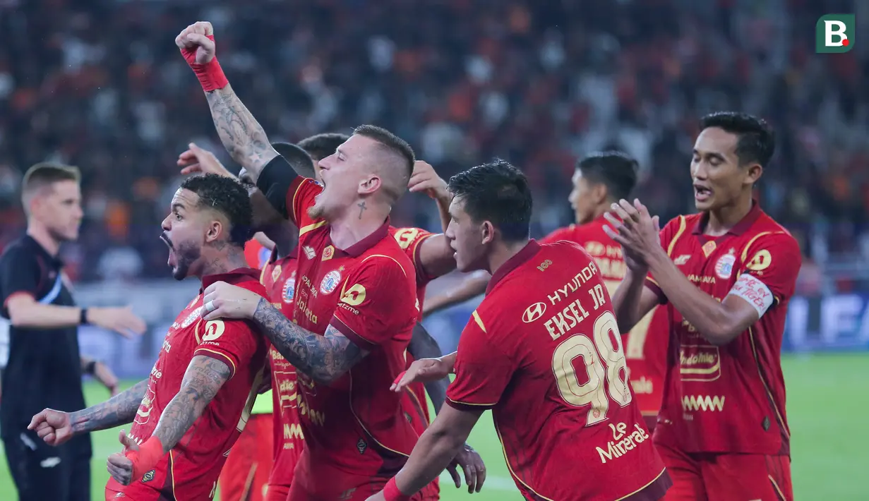 Berkat tiga poin dari laga kontra Bhayangkara FC, Persija naik ke posisi tiga klasemen menggeser Malut United. Sementara Bhayangkara ada di urutan sepuluh. (Bola.com/M Iqbal Ichsan)