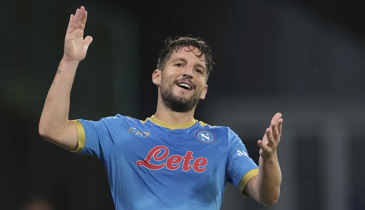Dries Mertens. Striker Napoli ini telah menginjak usia 34 tahun. Bersama Napoli sejak 2013/2014 hingga kini ia telah tampil dalam 364 laga di semua kompetisi dengan torehan 135 gol dan 87 assist. (LaPresse via AP/Alessandro Garofalo)