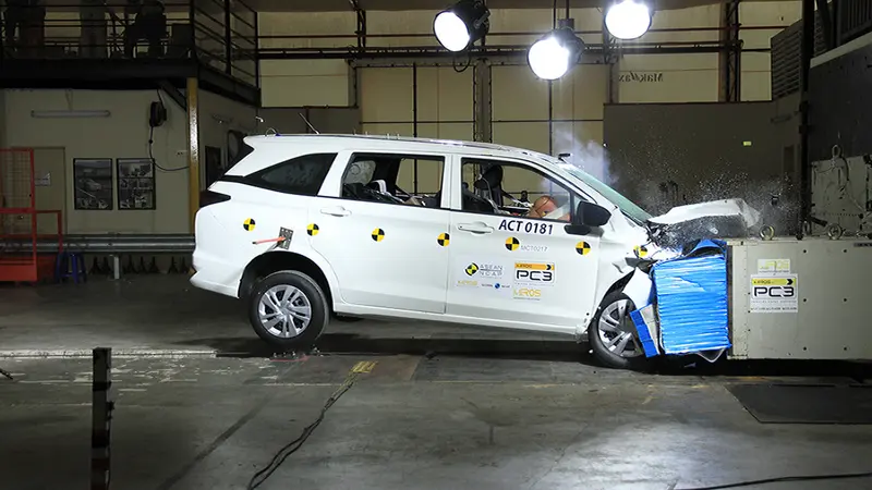 Uji Tabrak ASEAN NCAP Daihatsu Xenia Diganjar Bintang Tiga (ASEAN NCAP)