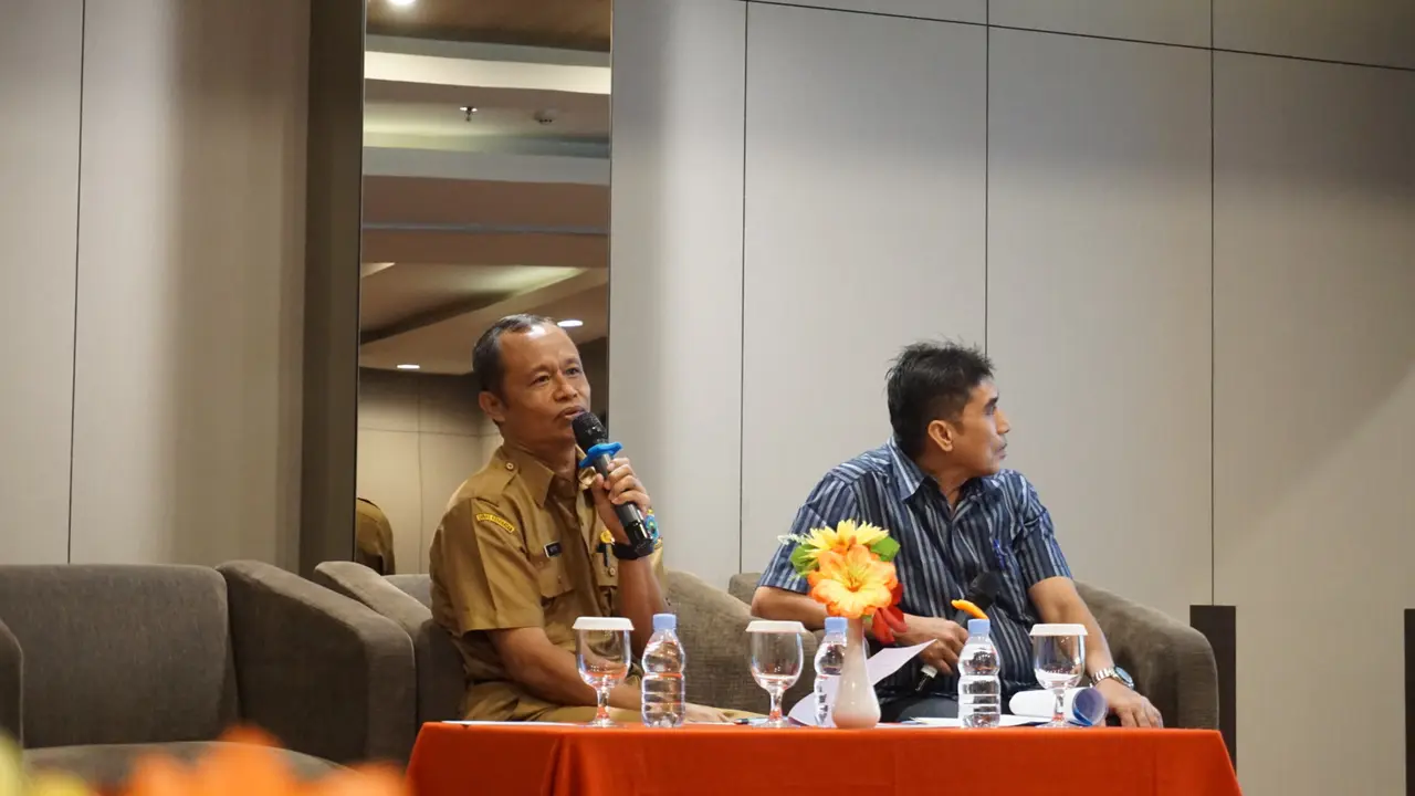 Kepala Dinas Kesehatan Provinsi Papua Barat, Otto Parorrongan menjelaskan tentang kondisi kesehatan di daerah yang dipimpinnya. (Foto: Liputan6.com/Benedikta Desideria)