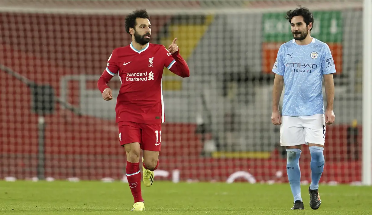 Penyerang Liverpool, Mohamed Salah berselebrasi usai mencetak gol ke gawang Manchester City pada pertandingan lanjutan Liga Inggris di Stadion Anfield, Inggris, Senin (8/2/2021). Hasil ini membuat posisi City kokoh di puncak klasemen sementara dengan 50 poin. (AP photo/Jon Super, Pool)