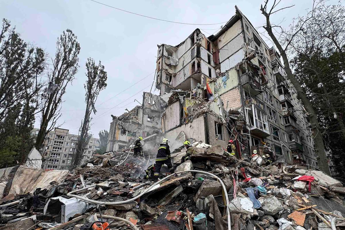FOTO: Kyiv Diguncang Serangan Udara Masif Rusia: Enam Tewas dan Puluhan Warga Terluka