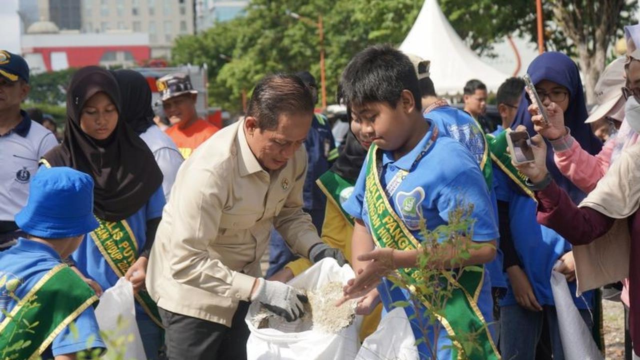 Menteri LH Dorong Pengelolaan Sampah HOREKA Mandiri, Surabaya Jadi Sorotan
