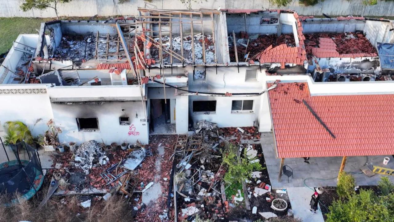 Adapun, jika perang Israel vs Hamas berakhir lebih cepat dari awal tahun dapat menyebabkan pertumbuhan sebesar 2,2 persen di 2024.