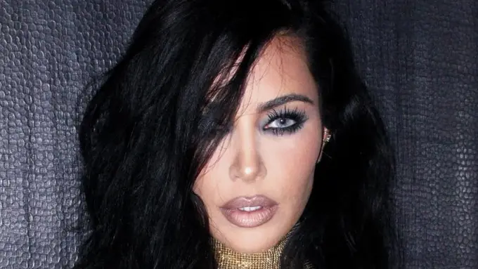 Kim Kardashian mengingatkan gayanya di 2016 saat hadir di after party Oscars 2026