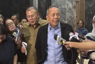 Wakil Ketua DPR RI Saan Mustopa menanggapi temuan fasilitas mewah di Lapas Kelas IIA Cibinong, Kabupaten Bogor. (Liputan6.com/ Ady Anugrahadi)
