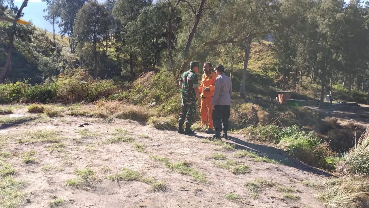 Tim Gabungan terus mengevakuasi pendaki yang masih terjebak di Gunung Rinjani pascagempa Lombok.