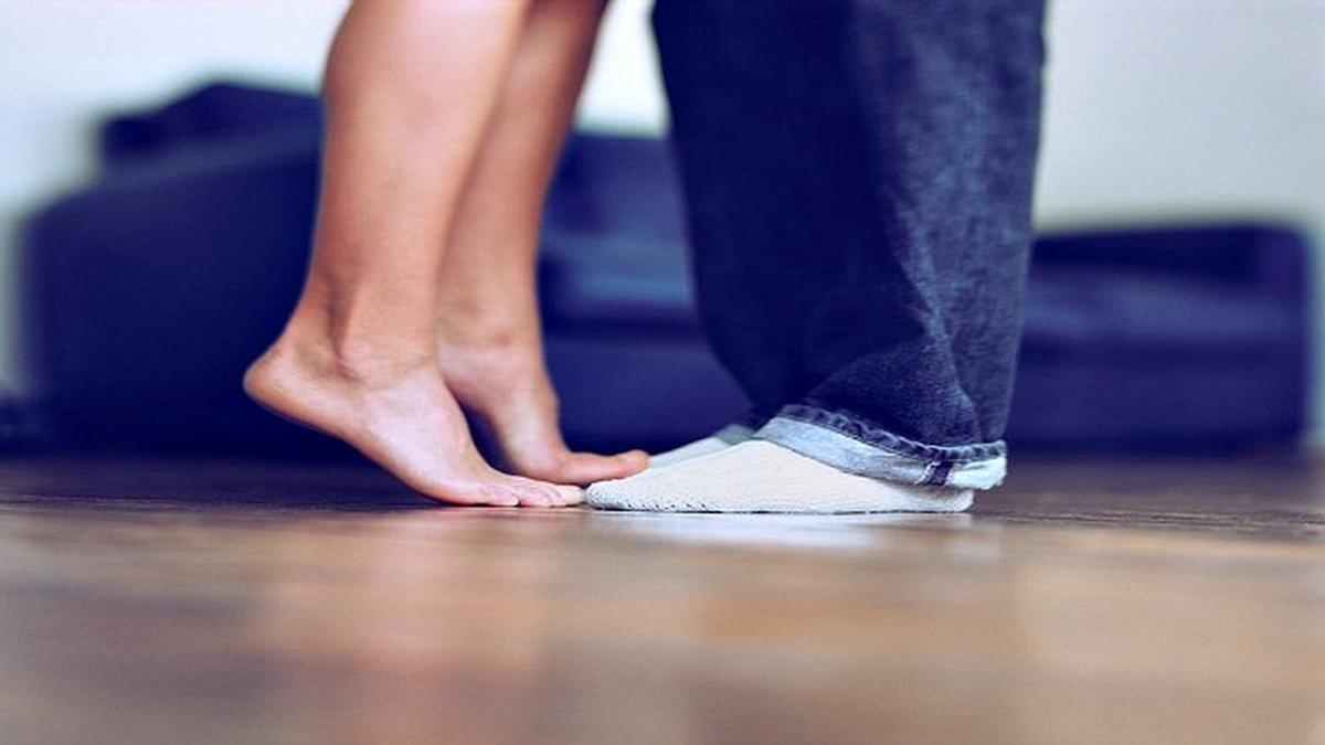 10 Posisi Seks Terbaik untuk Pria dengan Penis Kecil - Health Liputan6.com