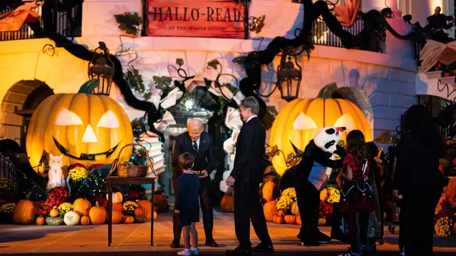 Momen Unik Joe dan Jill Biden Rayakan Halloween Terakhir di Gedung Putih