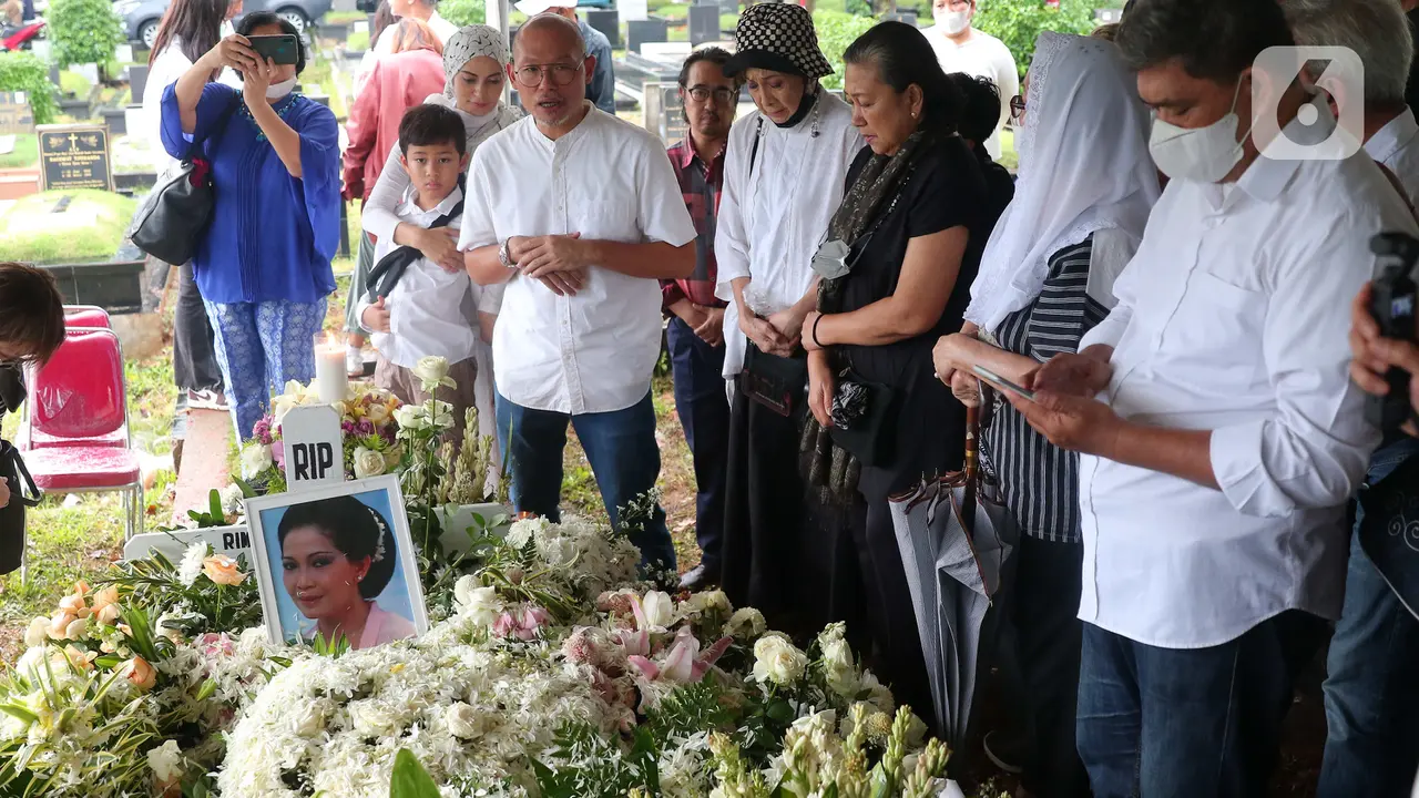 Prosesi Pemakaman Aktris Senior Rima Melati