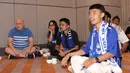 Indo Evertonian Jakarta mesti menerima kenyataan bahwa Manchester City Supporters Club Indonesia Jakarta yang lebih bersorak dalam Roaring Night. (Bola.com/Abdul Aziz)