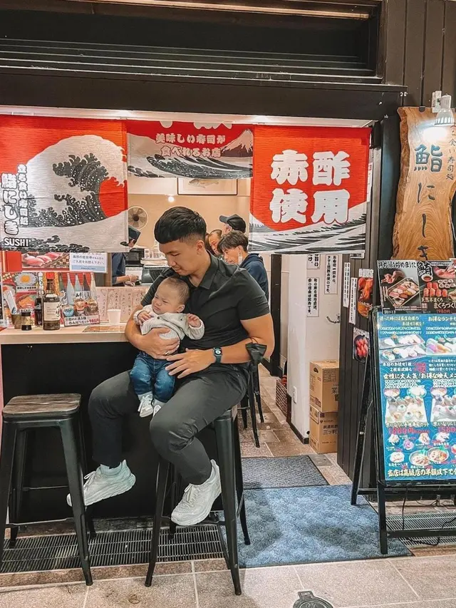 Kebersamaan Indra Priawan dan anak