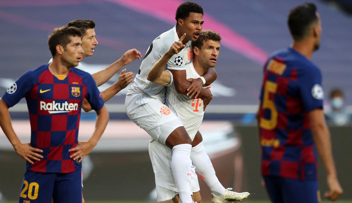 Bayern Munchen mampu mengalahkan Barcelona dengan skor telak 8-2 pada laga perempatfinal Liga Champions 2019/2020 (14/8/2020). Dalam laga perempatfinal yang hanya digelar satu kali di tempat netral dan tanpa penonton karena masih dalam situasi pandemi COVID-19 tersebut, kedelapan gol Bayern Munchen dihasilkan dari 6 pemain berbeda. Usai kemenangan tersebut, Bayern Munchen pun akhirnya melaju mulus hingga menjadi juara. (AFP/Pool/Rafael Marchante)