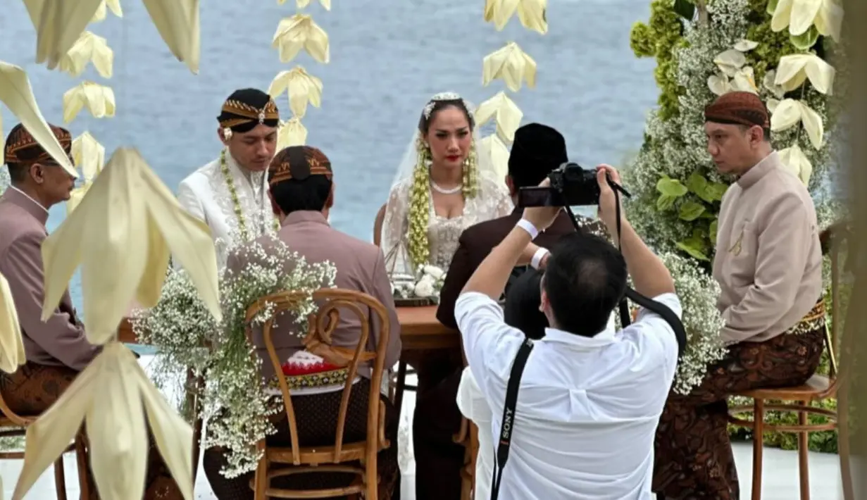 <p>Bunga Citra Lestari alias BCL resmi menikah dengan Tiko Aryawardhana di Bali, 2 Desember 2023. (dok. tangkapan layar Instagram Story @aeroaswar)</p>