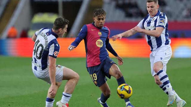 Barcelona Jauhi Kejaran Real Madrid