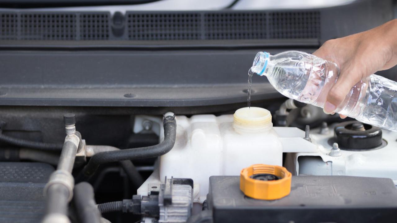 Risiko Kehabisan Air Coolant pada Mobil: Gejala, Faktor Penyebab, dan Cara Mengatasinya