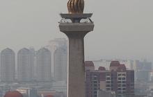 FOTO: Tak Ada Awan, Hujan Buatan untuk Tekan Polusi Udara di Jakarta Belum Bisa Dilakukan