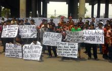 Para pedagang di Cileungsi keluhkan truk sampah ke Bantargebang