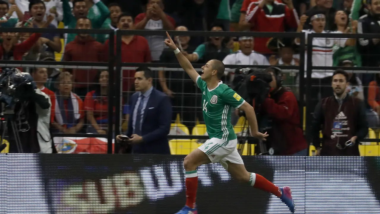 Mantan penyerang Manchester United (MU) Javier Hernandez jadi pemain tersubur Timnas Meksiko berkat gol ke gawang Kosta Rika, Sabtu (25/3/2017) pagi WIB. 