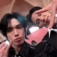 Johnny NCT dan Win Metawin di Acne Studios Paris Fashion Week. [@winmetawin]