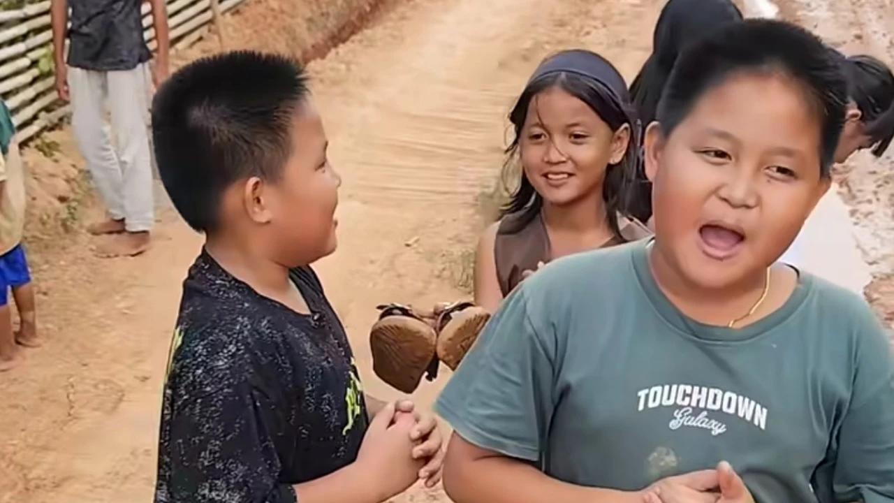Kocak, Bocil Review Jalanan Rusak Parah Sentil Pemprov Kalbar: Gubernur Kami Kerjanya Tidur