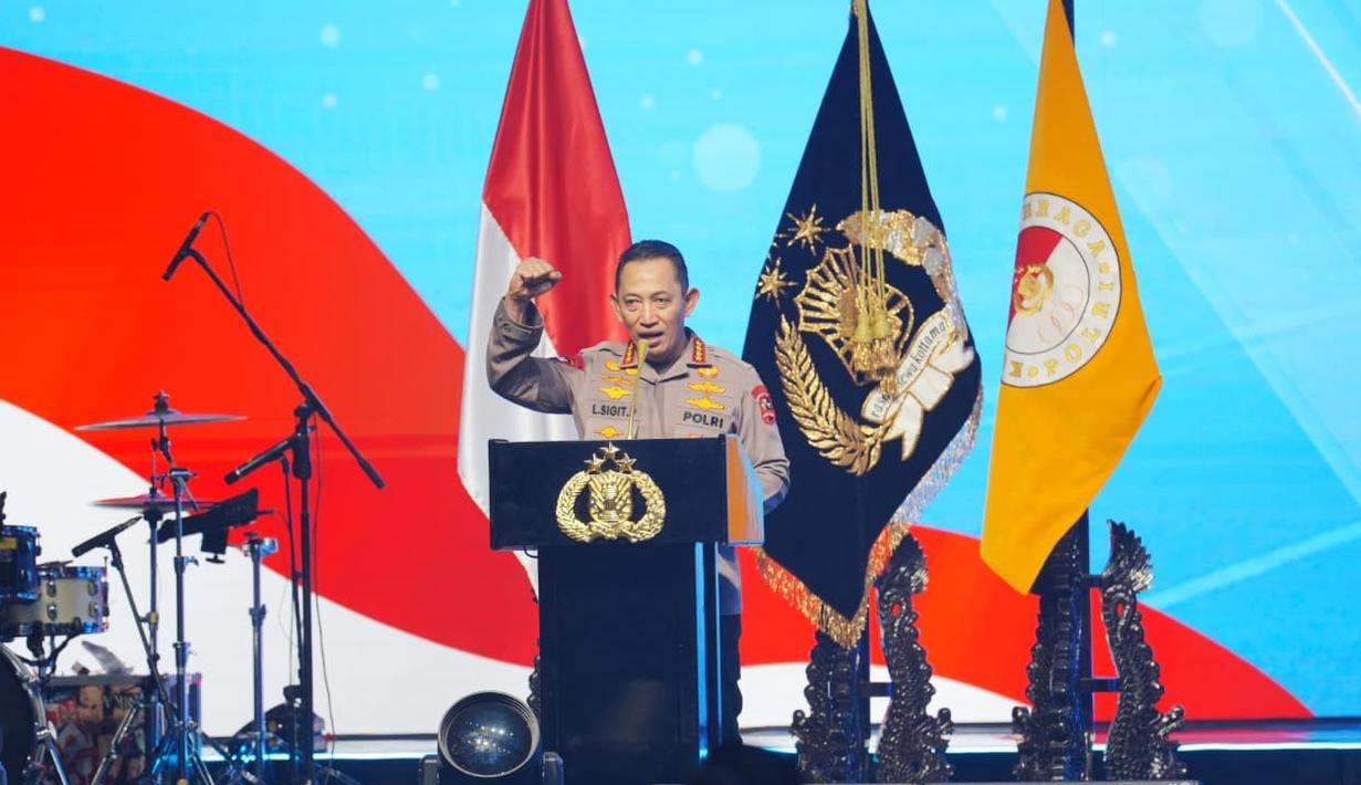 Kapolri juga memberikan kesempatan kepada ratusan atlet tersebut untuk bergabung sebagai personel Polri. Nantinya mereka bakal diproses melalui jalur Rekrutmen Pro-aktif atau Talent Scouting. Bahkan, salah satunya ada atlet yang meraih 100 medali.