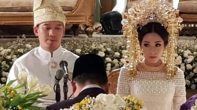 Saat Akad Nikah Rosalindynata Gunawan dengan Aga Bakrie, 9 Februari 2018 (instagram.com/linguling/sjw)