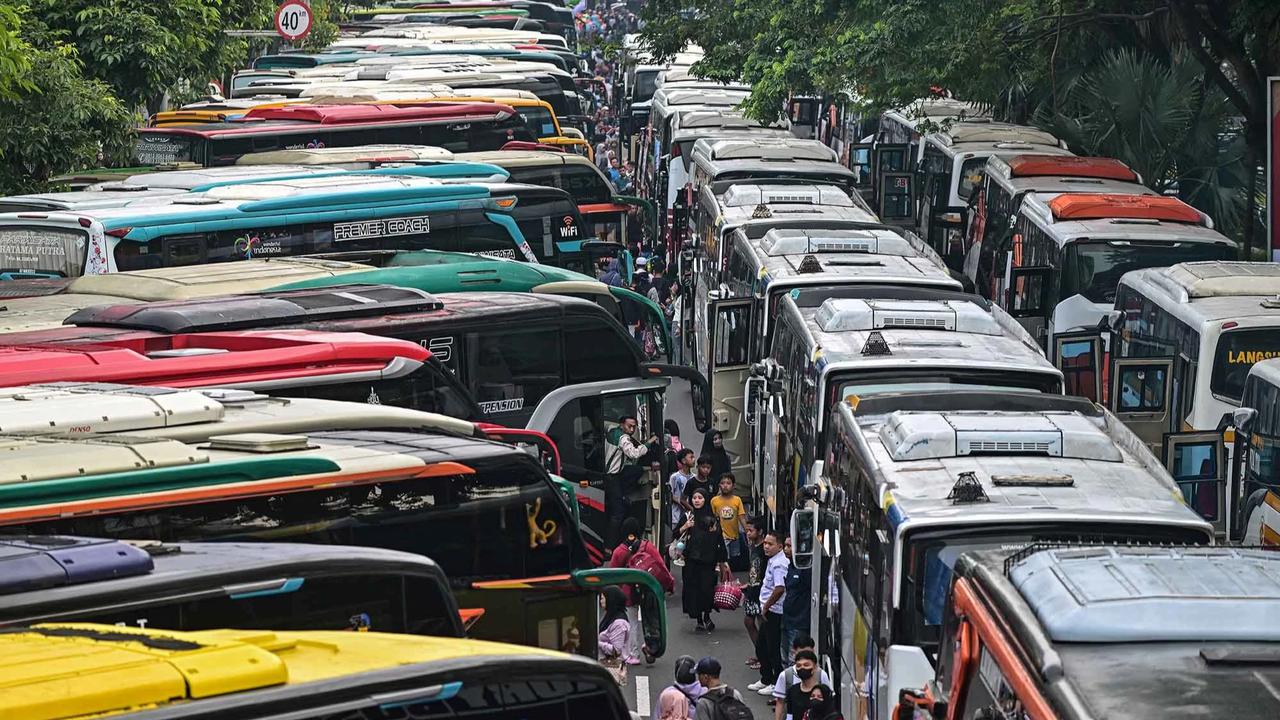 FOTO: Ribuan Warga Antusias Ikuti Program Mudik Gratis di Surabaya