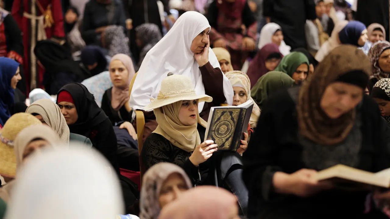Semarak Ramadan, Muslim Palestina Salat dan Berdoa di Masjid Al Aqsa