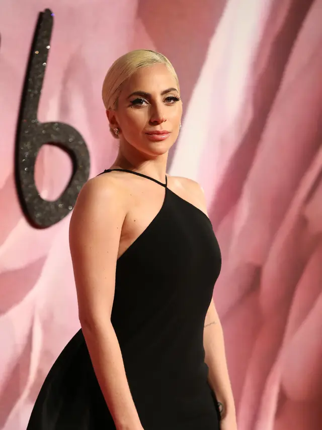 [Bintang] Lady Gaga dan Taylor Kinney