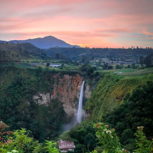 Air Terjun Sipiso-piso
