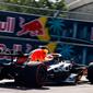 Pembalap Red Bull Racing, Max Verstappen, mencetak kemenangan back to back usai memenangkan F1 GP Miami 2022.