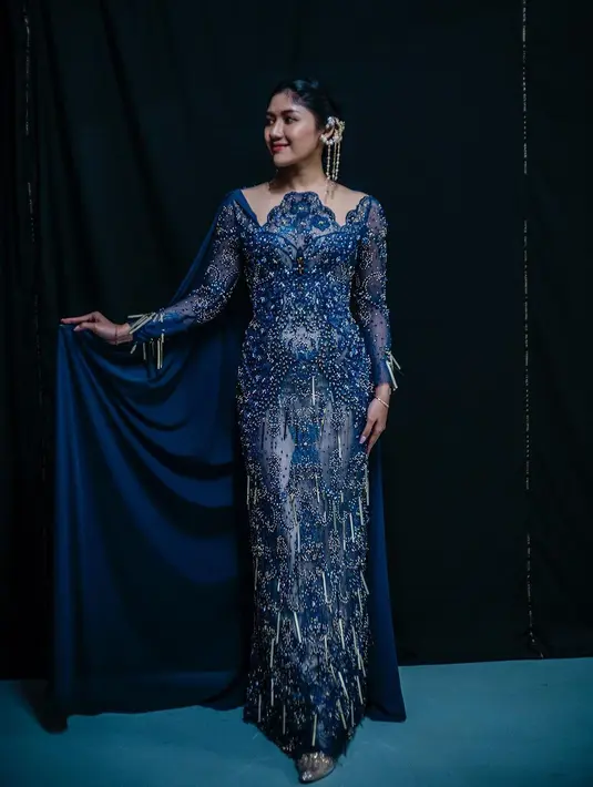 Dress tersebut berasal dari koleksi “Belle Anima” lansiran jenama An’Soe.  [@tasyafarasya/@byansoe]