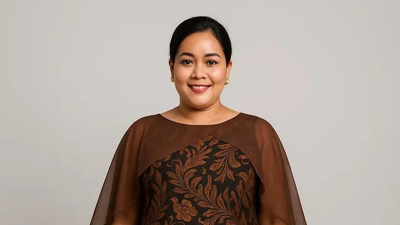7 Model Baju Batik Wanita Gemuk agar Terlihat Ramping, Rahasia Siluet Elegan tanpa Diet Ketat
