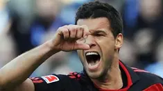 Ekspresi gelandang veteran Jerman Michael Ballack saat memperkuat Bayer Leverkusen dalam lanjutan Bundesliga kontra Schalke 04 di Leverkusen, 20 Maret 2011. AFP PHOTO/PATRIK STOLLARZ