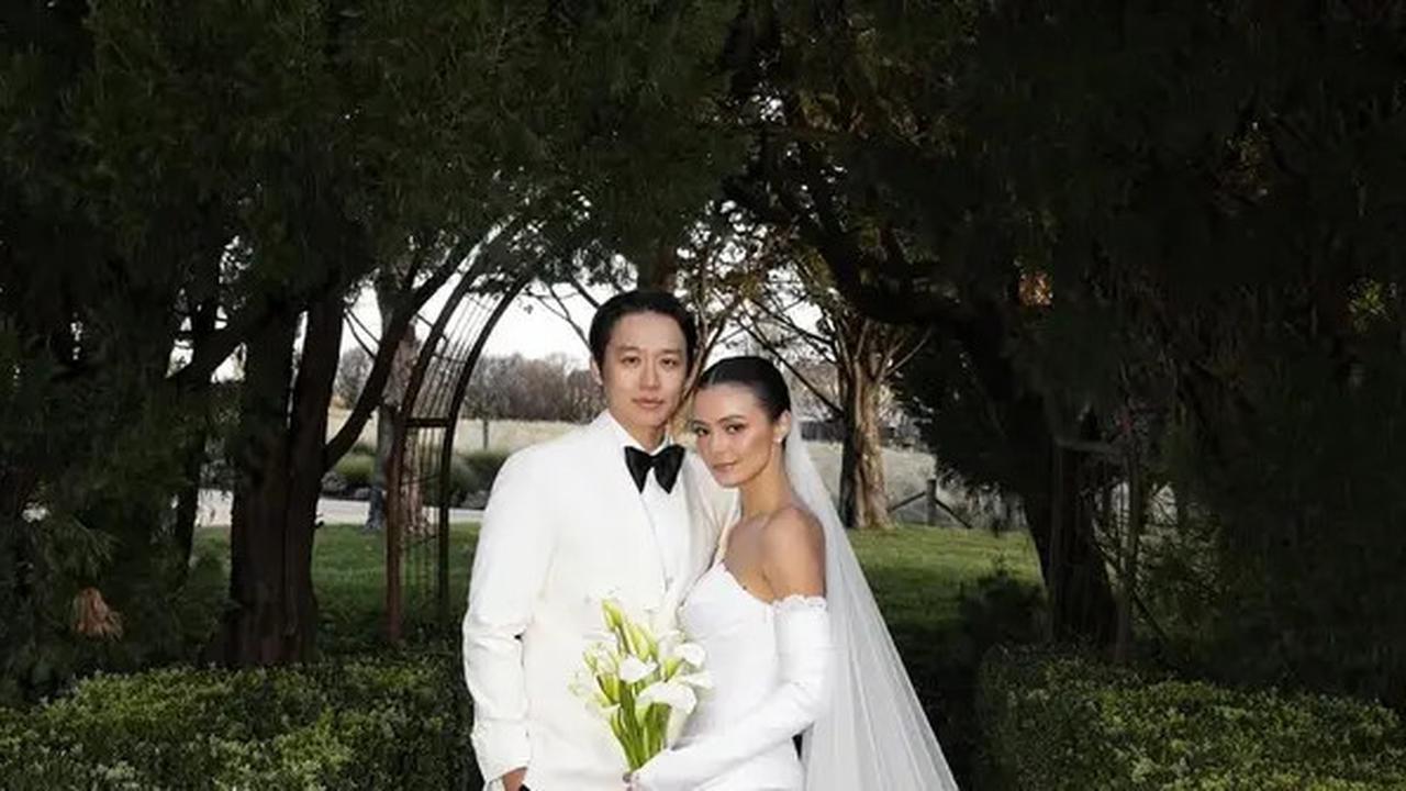 Potret Cantik Memukau Amanda Rawles saat Menikah dengan Adriel Susanteo, Pakai Gaun Pengantin Modern Karya Hian Tjen