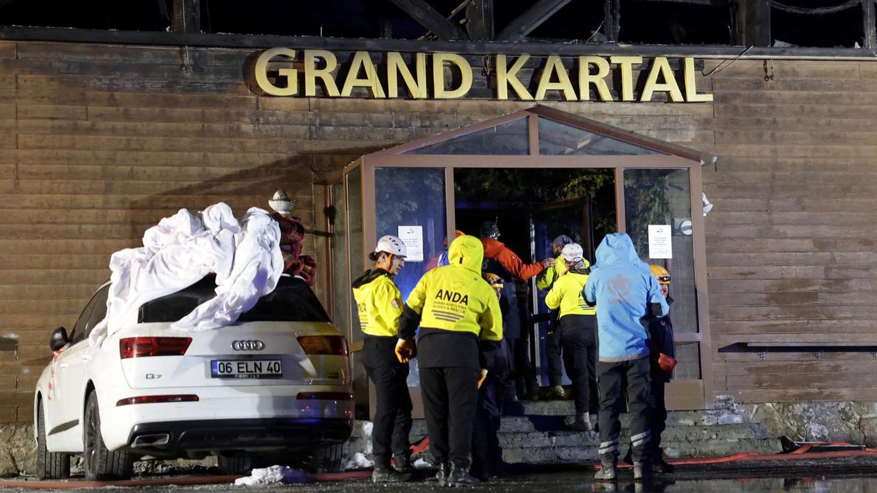 Kebakaran hotel di resor ski Turki