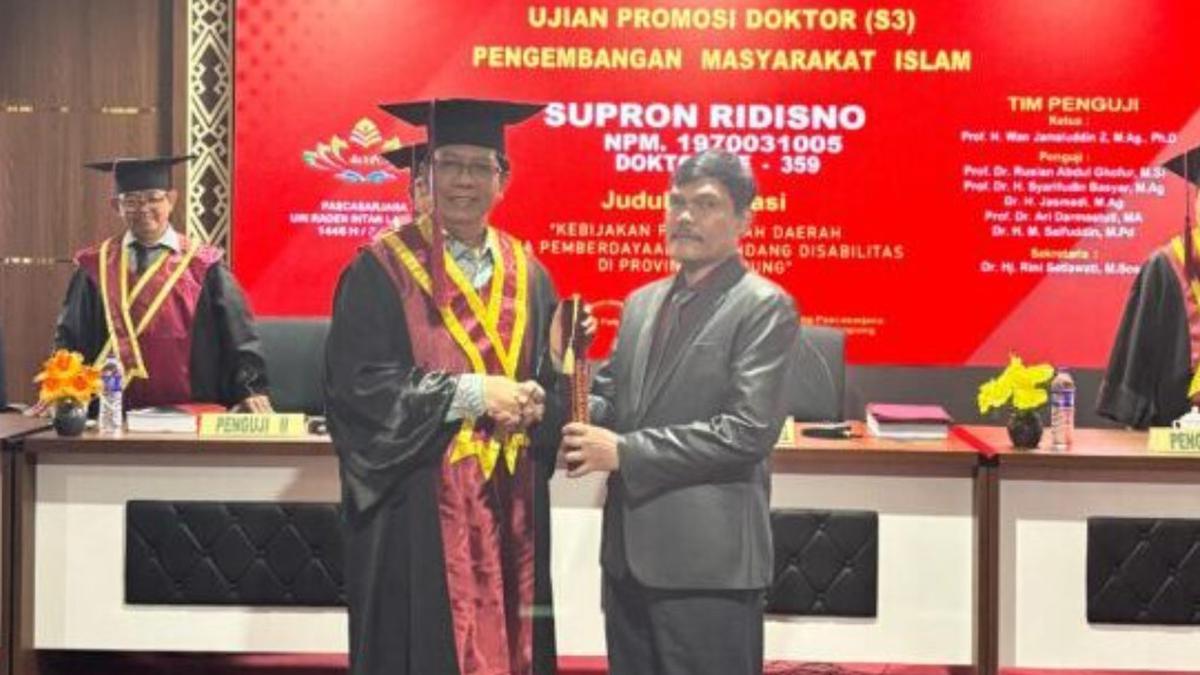 Bikin Disertasi Soal Disabilitas, Mahasiswa Difabel di Lampung Sabet Gelar Doktor